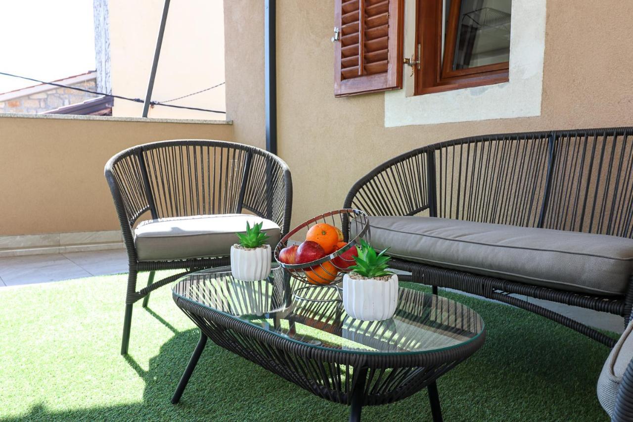 Apartman Juraj I Matej เวอร์ซาร์ ภายนอก รูปภาพ