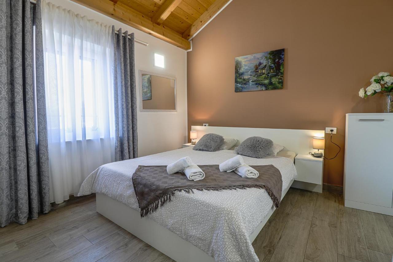 Apartman Juraj I Matej เวอร์ซาร์ ภายนอก รูปภาพ