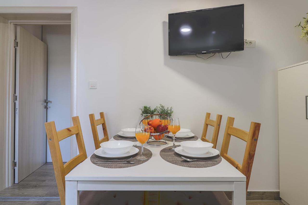Apartman Juraj I Matej เวอร์ซาร์ ภายนอก รูปภาพ