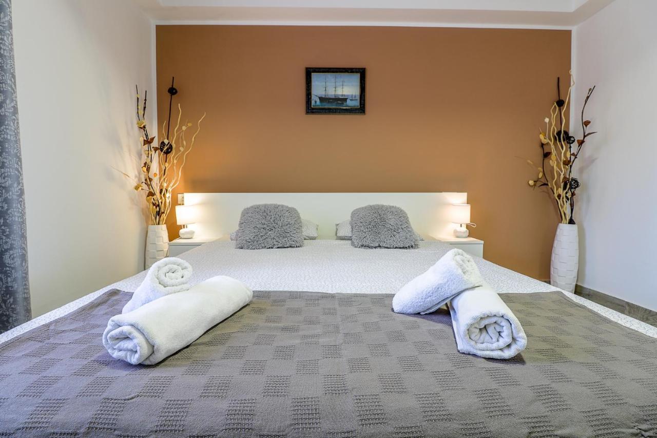 Apartman Juraj I Matej เวอร์ซาร์ ภายนอก รูปภาพ