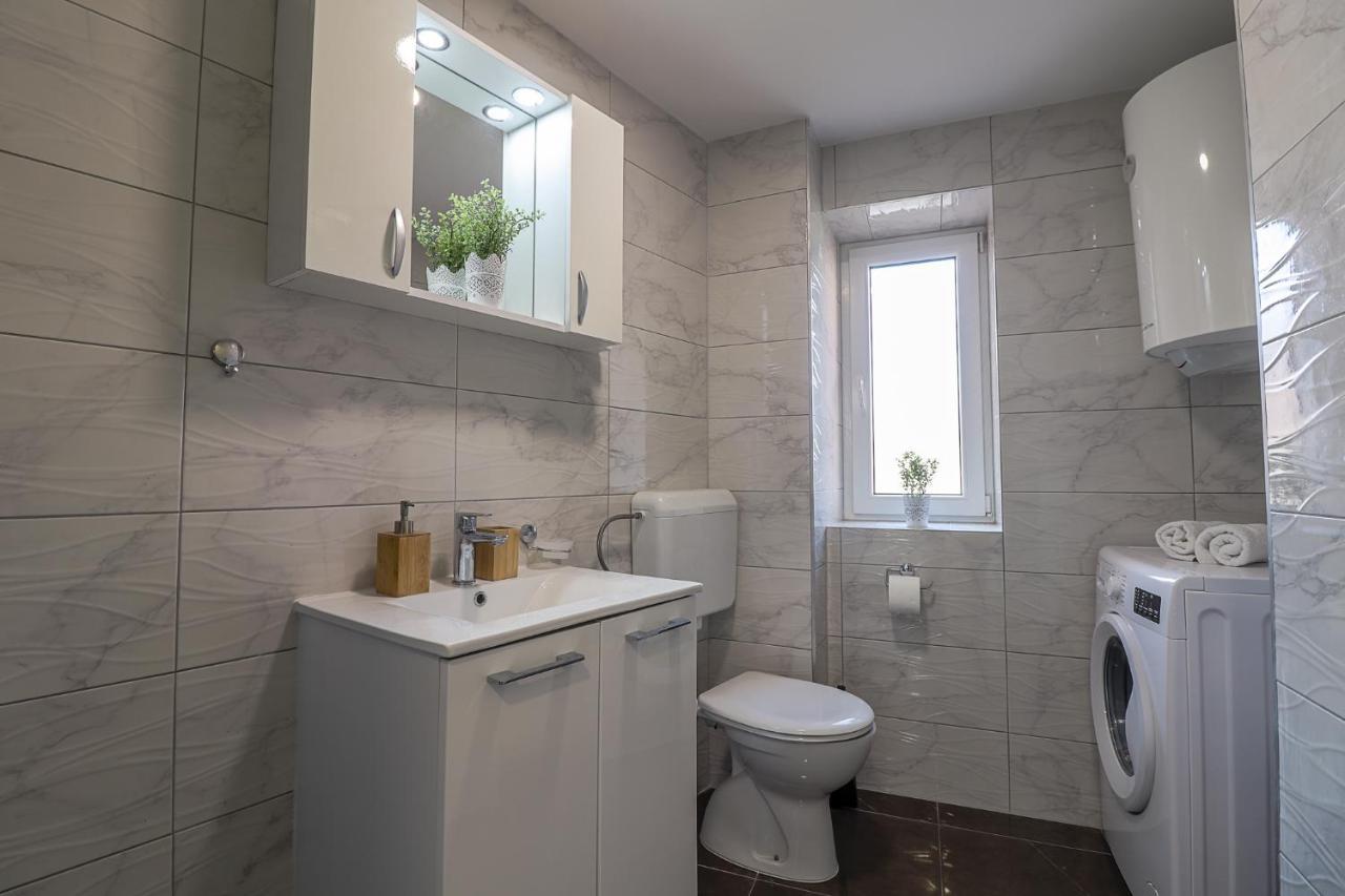 Apartman Juraj I Matej เวอร์ซาร์ ภายนอก รูปภาพ