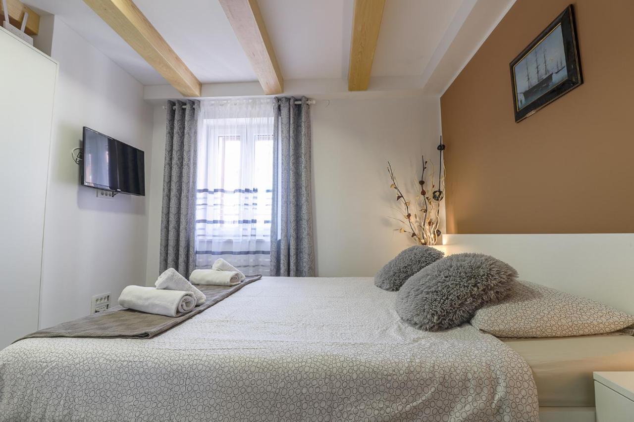 Apartman Juraj I Matej เวอร์ซาร์ ภายนอก รูปภาพ