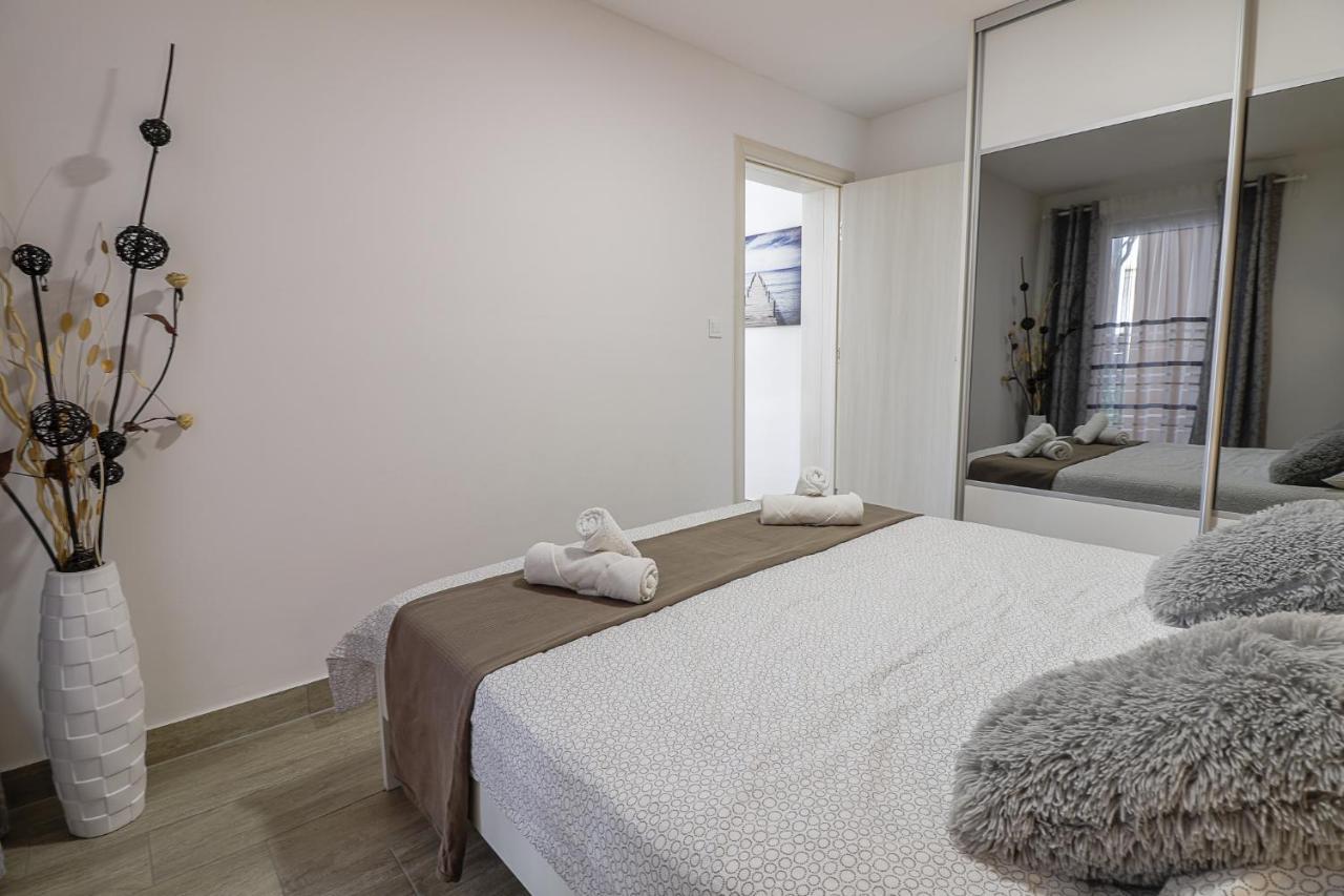 Apartman Juraj I Matej เวอร์ซาร์ ภายนอก รูปภาพ