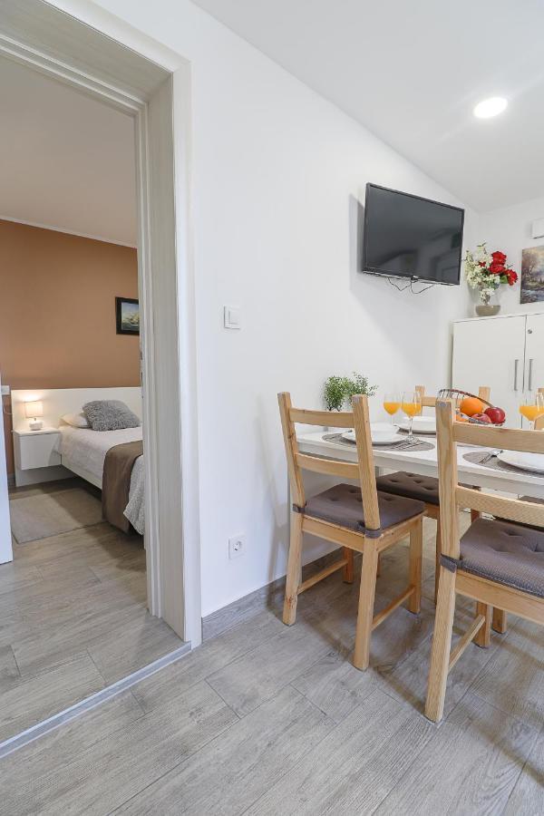 Apartman Juraj I Matej เวอร์ซาร์ ภายนอก รูปภาพ