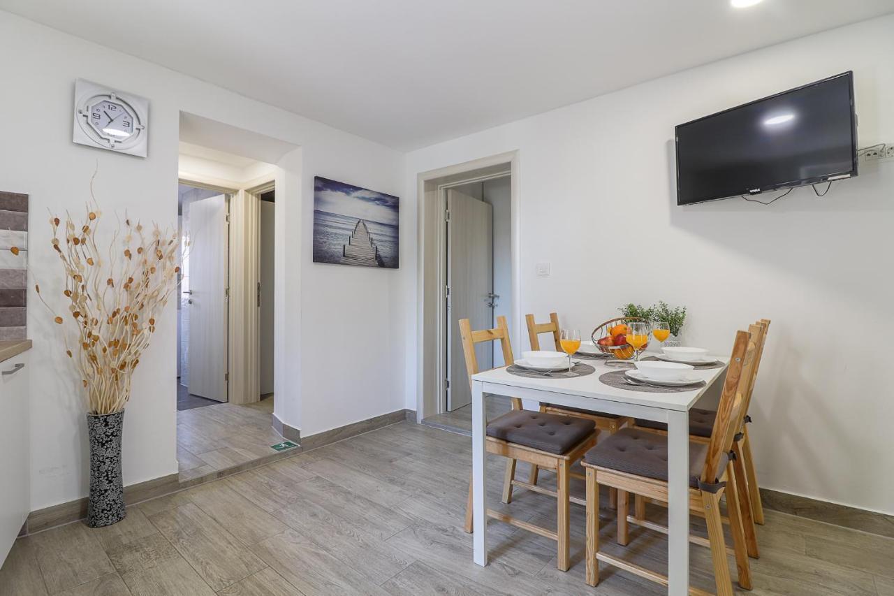 Apartman Juraj I Matej เวอร์ซาร์ ภายนอก รูปภาพ