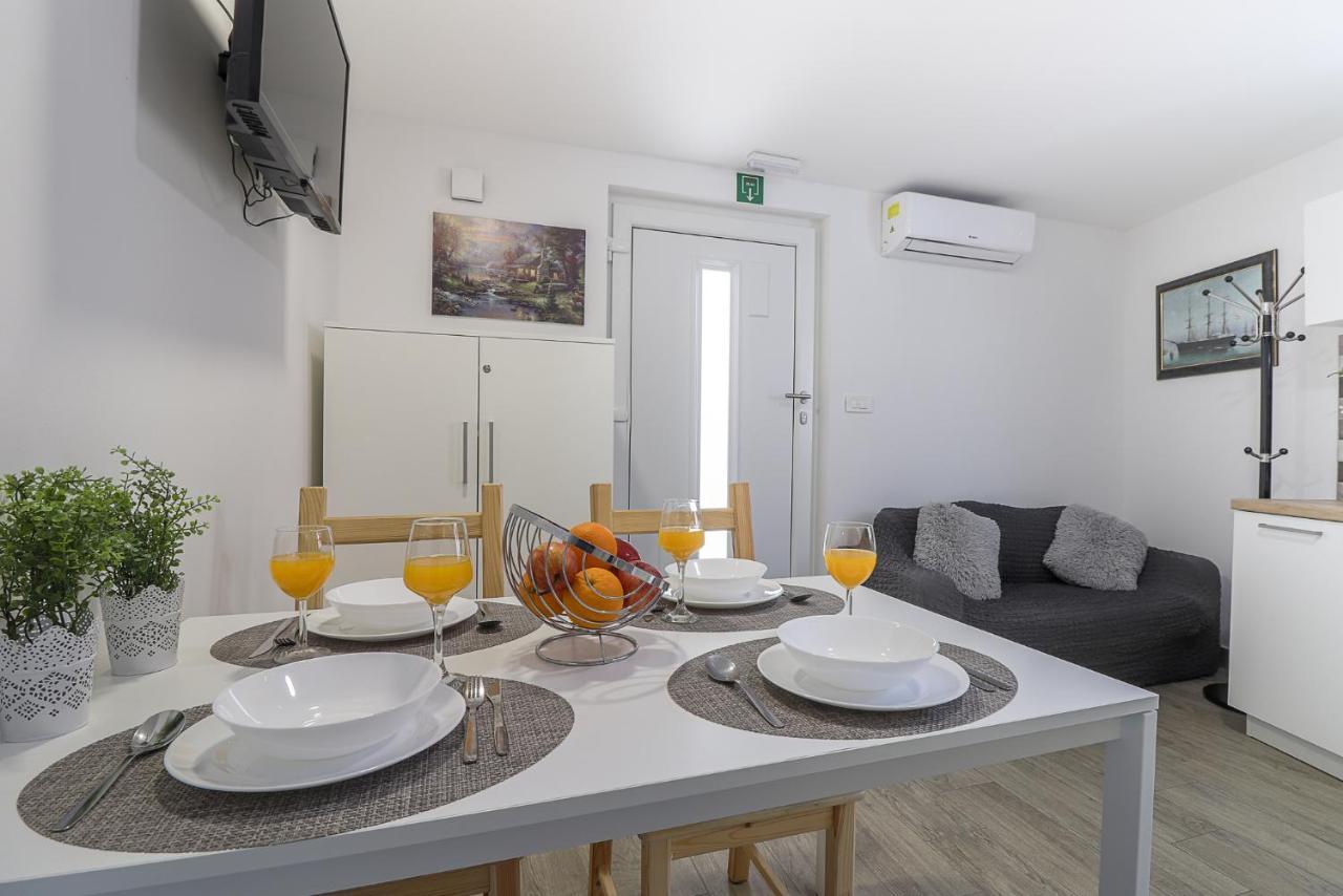 Apartman Juraj I Matej เวอร์ซาร์ ภายนอก รูปภาพ