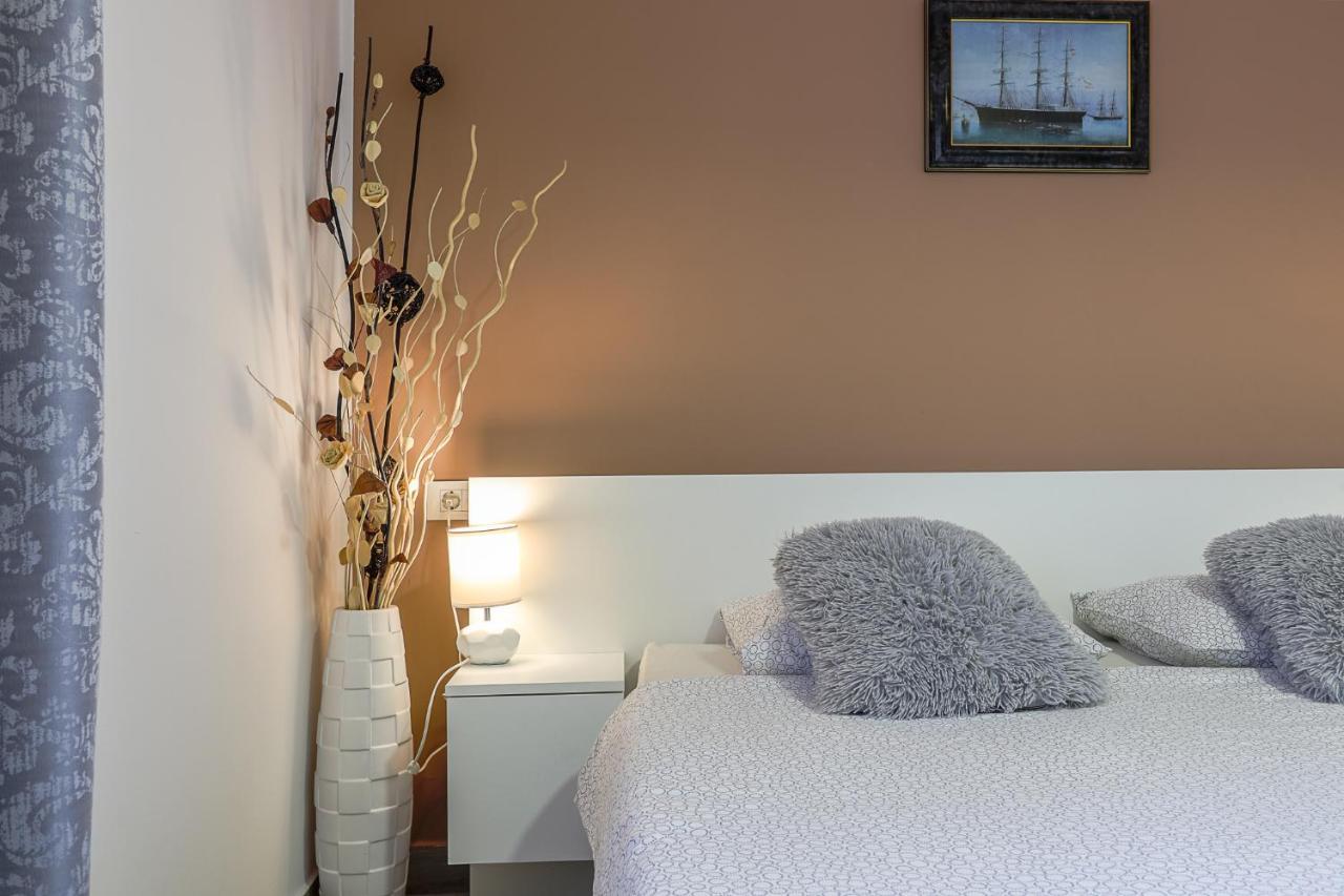 Apartman Juraj I Matej เวอร์ซาร์ ภายนอก รูปภาพ